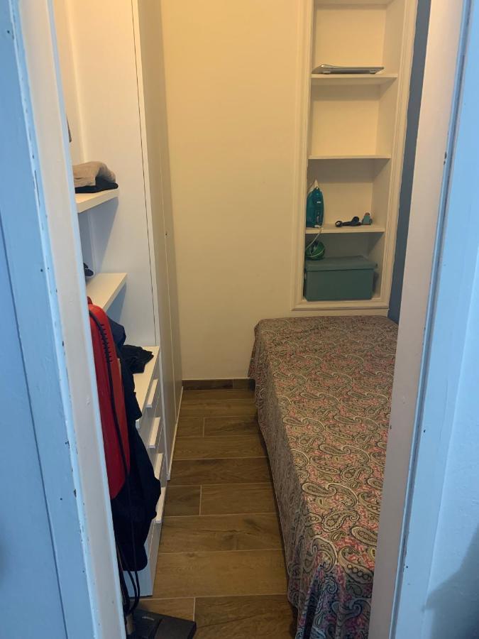 Appartamento La Casa Di Chiara Porto Azzurro Luaran gambar